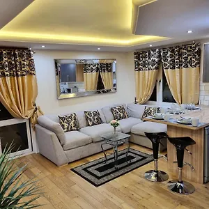  Apartment *f43nh* Setup For Your Relaxed & Cosy + Free Parking + Free Fast Wifi *